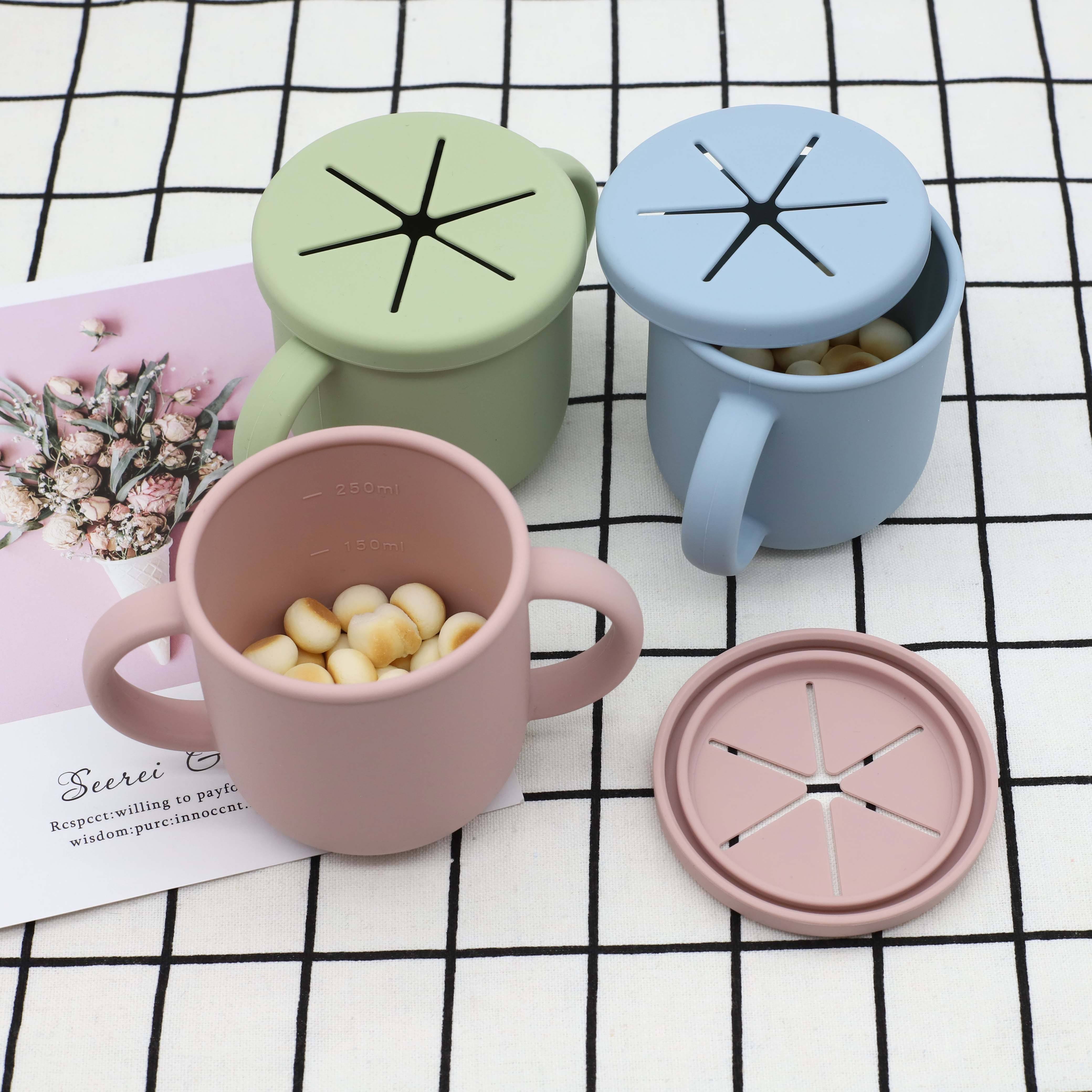 Eco-friendly 300ml Anti-Spill Silicone Snack and Drink Cup Portable Foldable Travel Cup for Kids and Babies Aged 0-12 Months